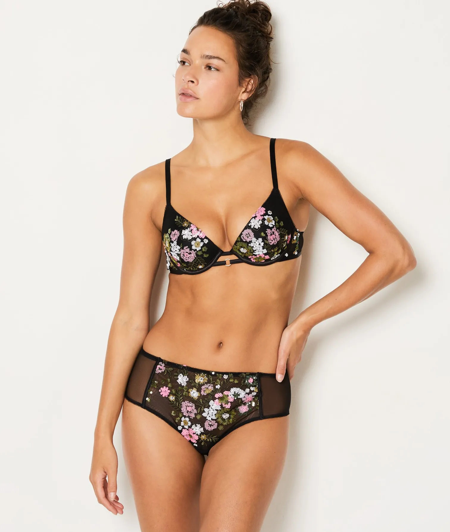 Etam Bra N.2 - The Embroidered Plunge Push-up Bra BLACK Discount