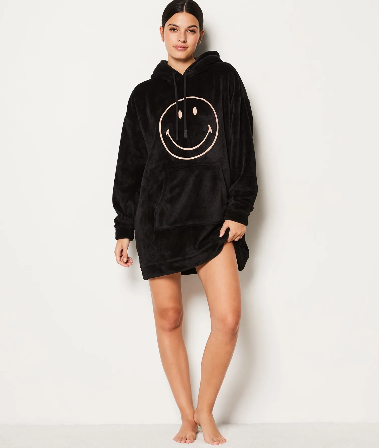Etam Chemise de nuit à capuche Smiley®ORIGINALS NOIR Hot