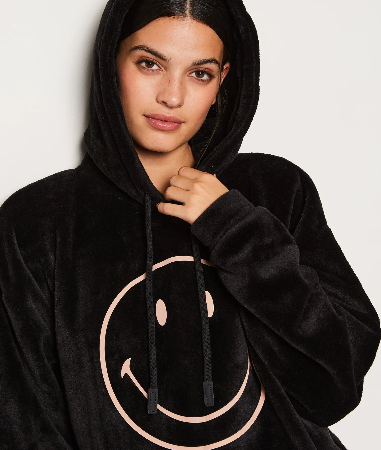 Etam Chemise de nuit à capuche Smiley®ORIGINALS NOIR Hot