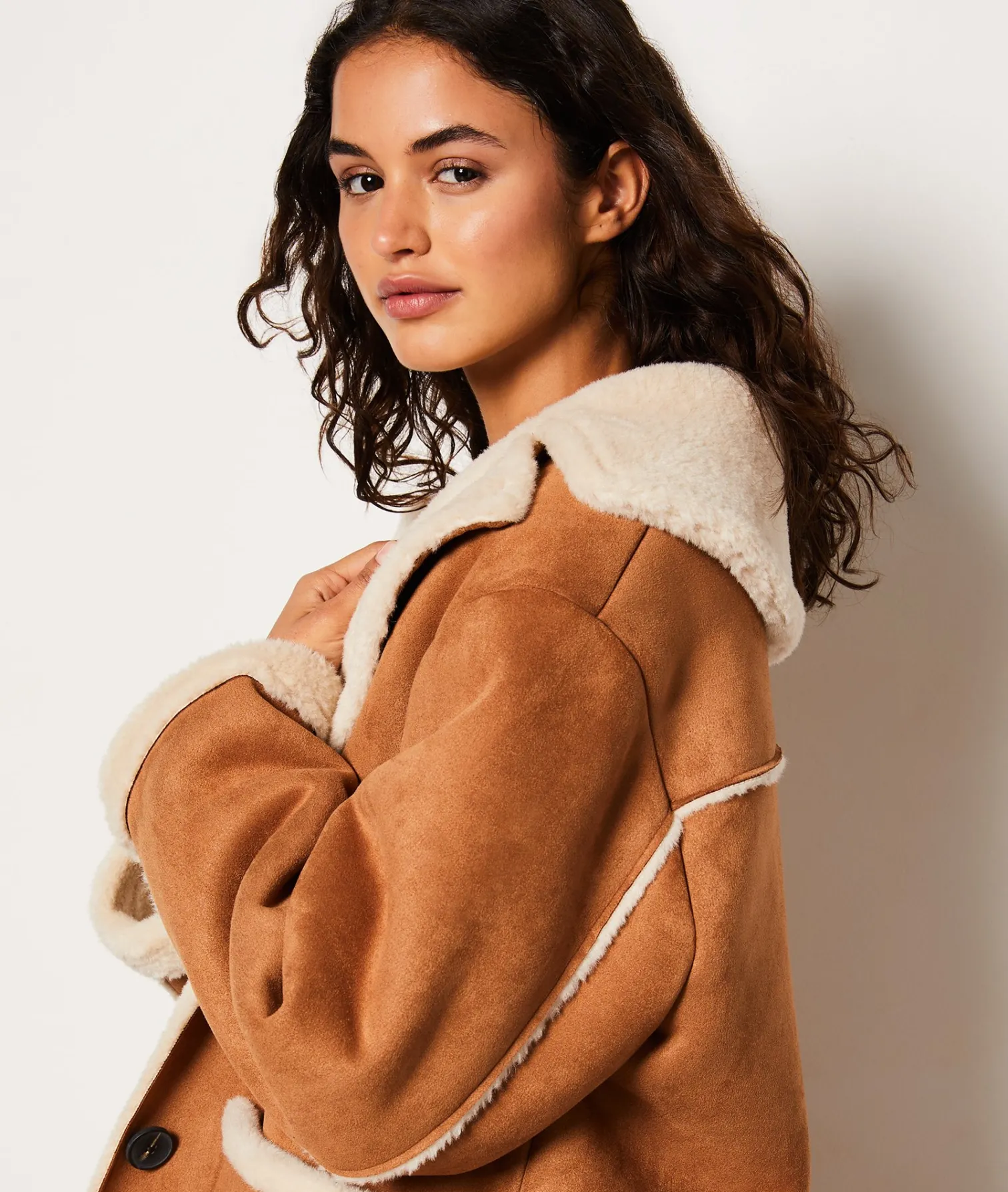 Etam Manteau court avec de la fausse fourrure CHOCOLAT Hot