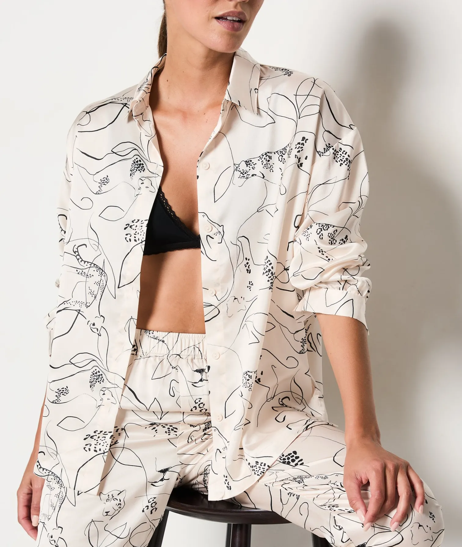 Etam Pyjama shirt with leopard print. DUNE Hot