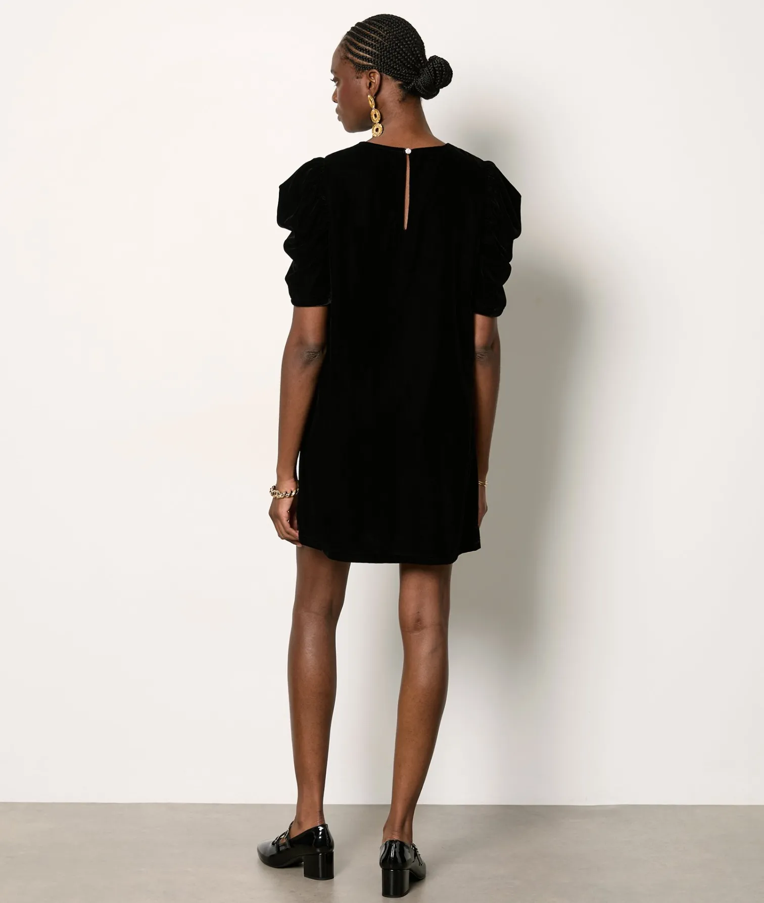 Etam Robe manches ballons en velours NOIR Flash Sale